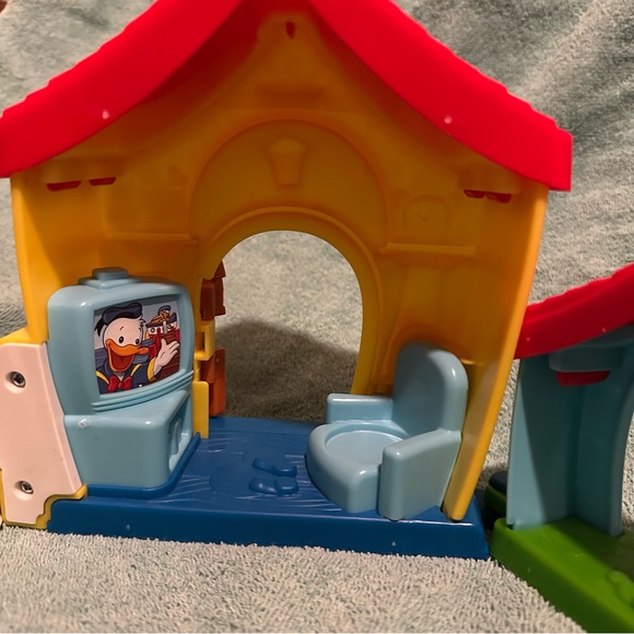 Mickey and Minnie Little People house with figures - Picture 5 of 14